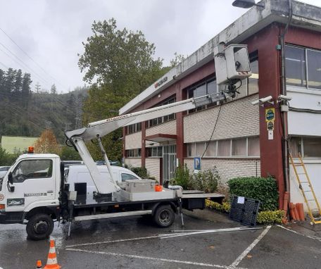 camión fuera de la empresa